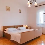 House Mariposa