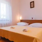 House Mariposa تروغير