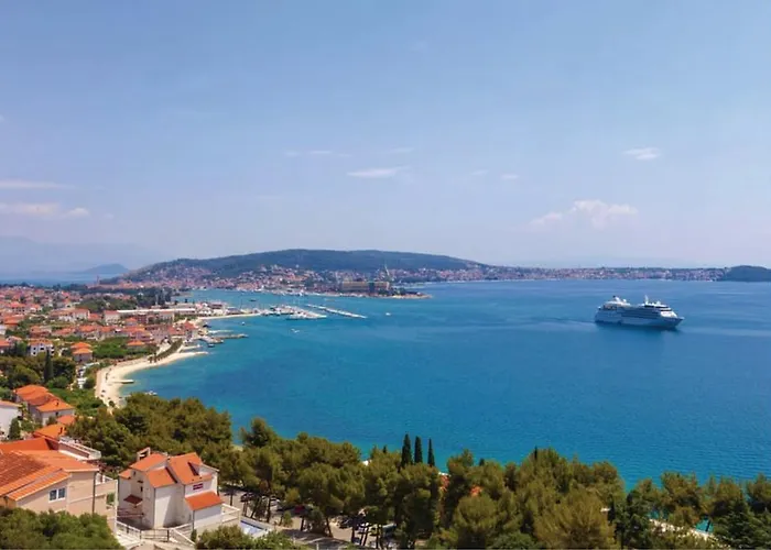 House Mariposa 3* Traù